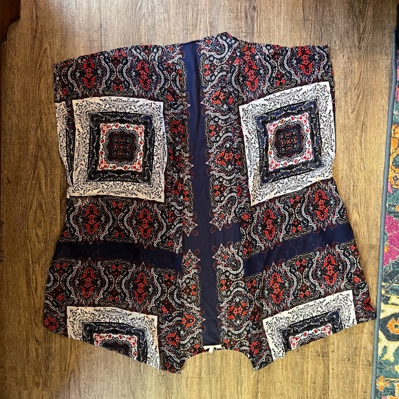 Sheer shawl - Picture 2 of 3